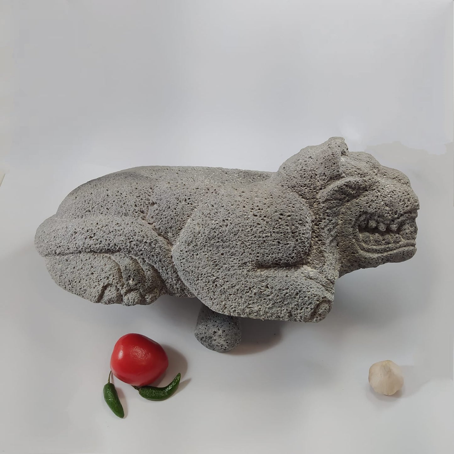 Molcajete Ocelotl Cuauhxicalli en piedra volcánica.