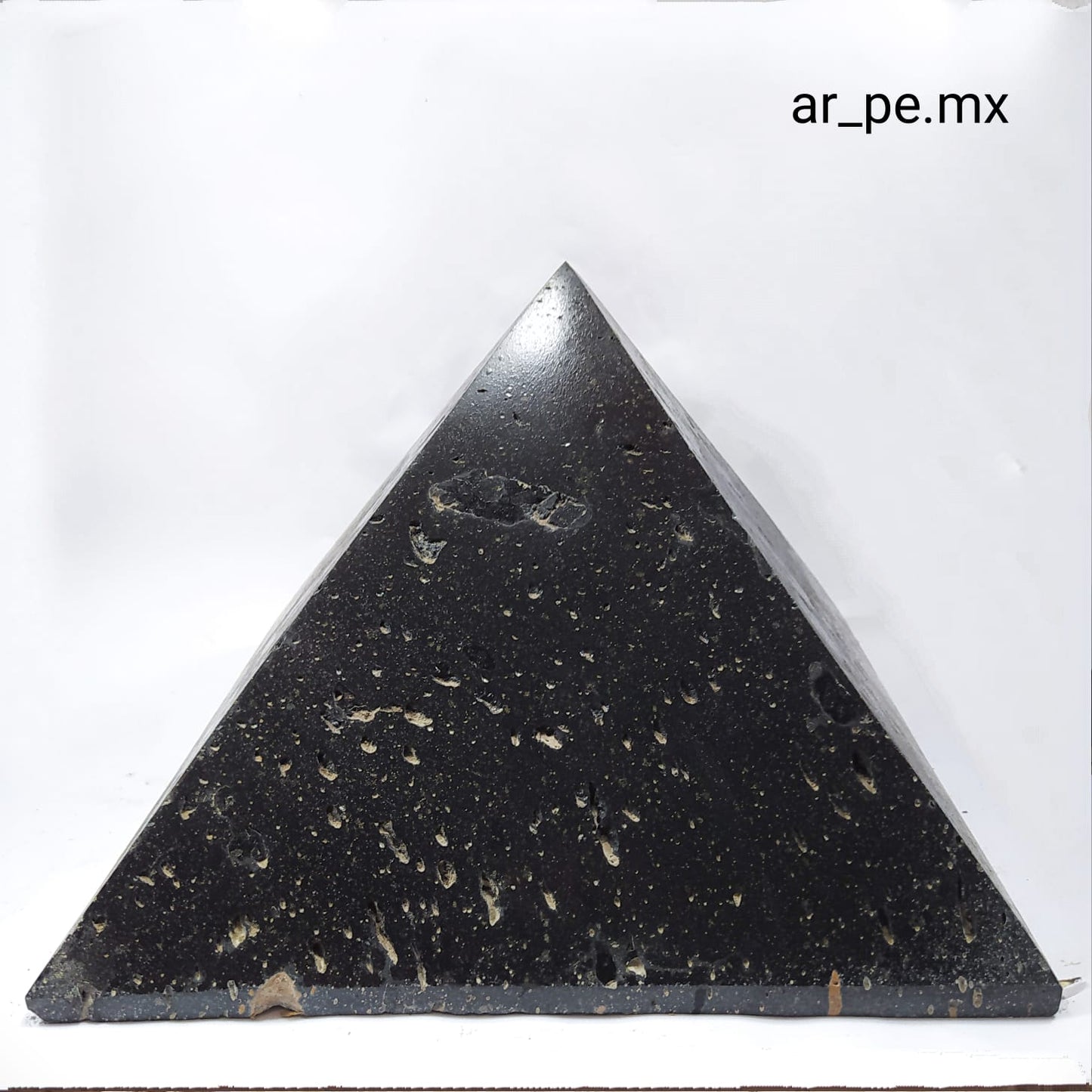 Pirámide de basalto.