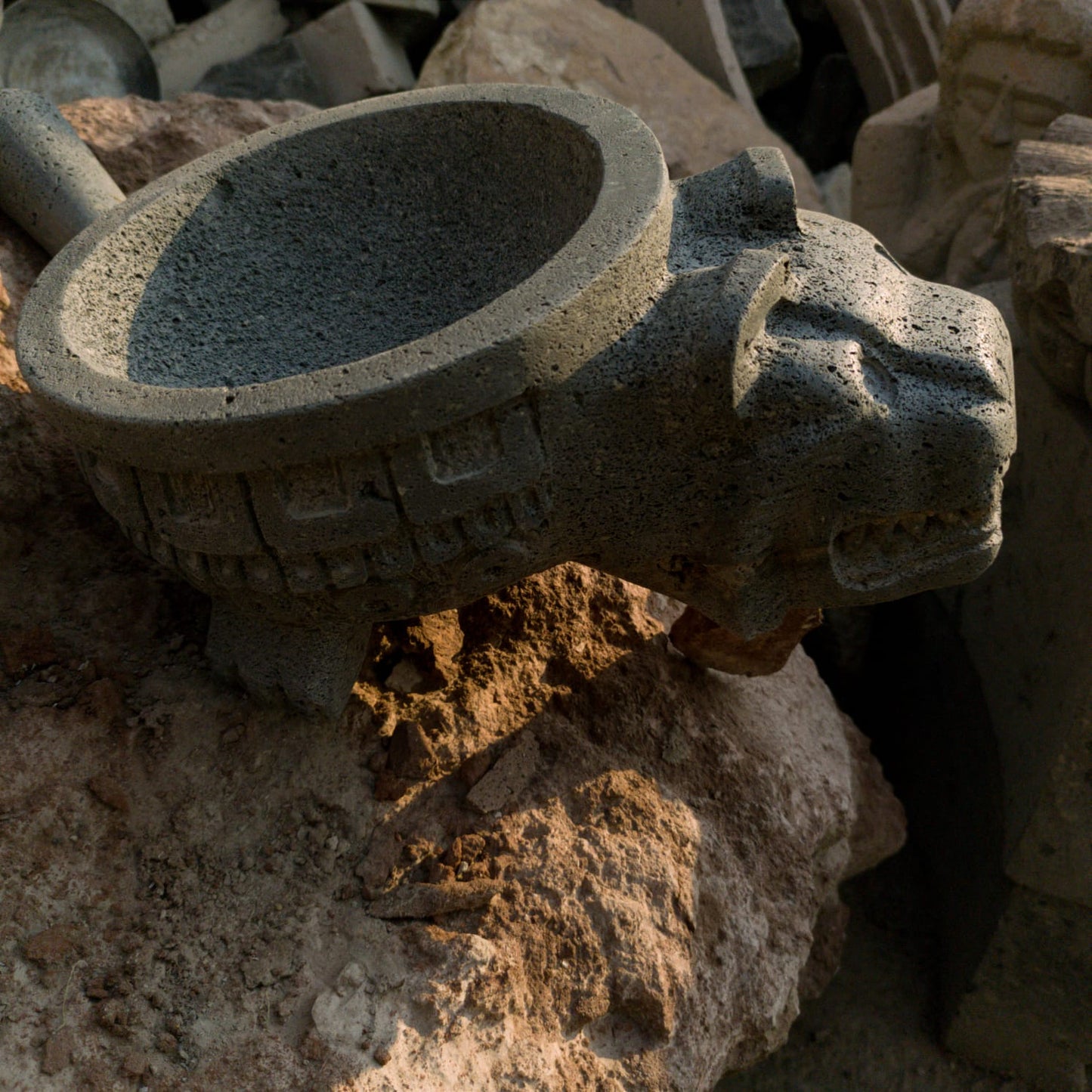 Molcajete de piedra volcánica ocelotl