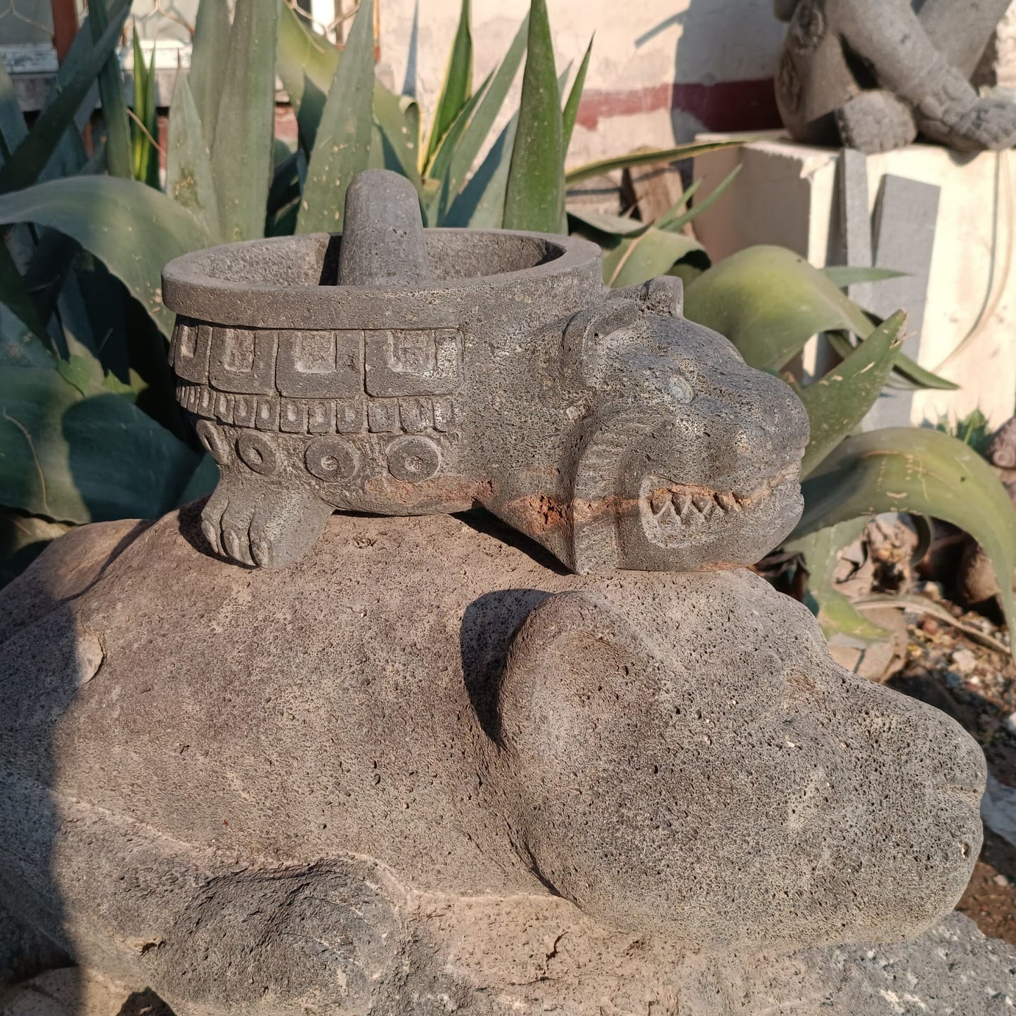 Molcajete de piedra volcánica ocelotl
