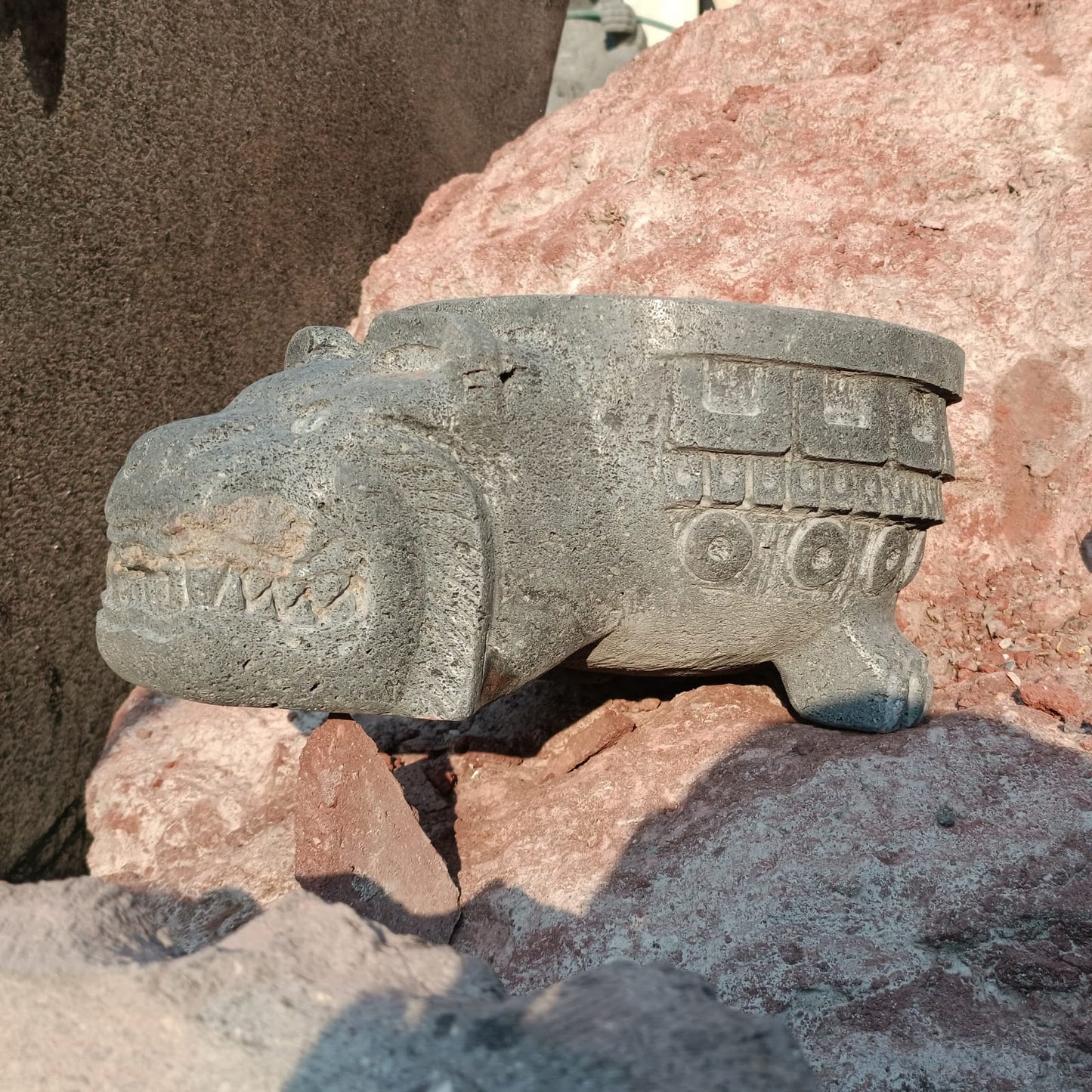 Molcajete de piedra volcánica ocelotl
