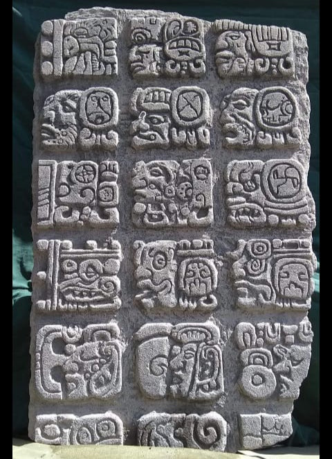 Relieves prehispánicos en piedra